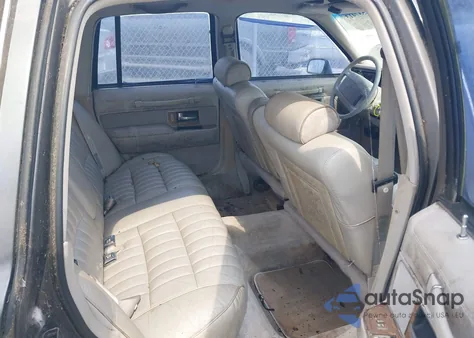 1991 Lincoln Town Car Executive z USA, uszkodzony, nr VIN 1LNCM81W9MY732357